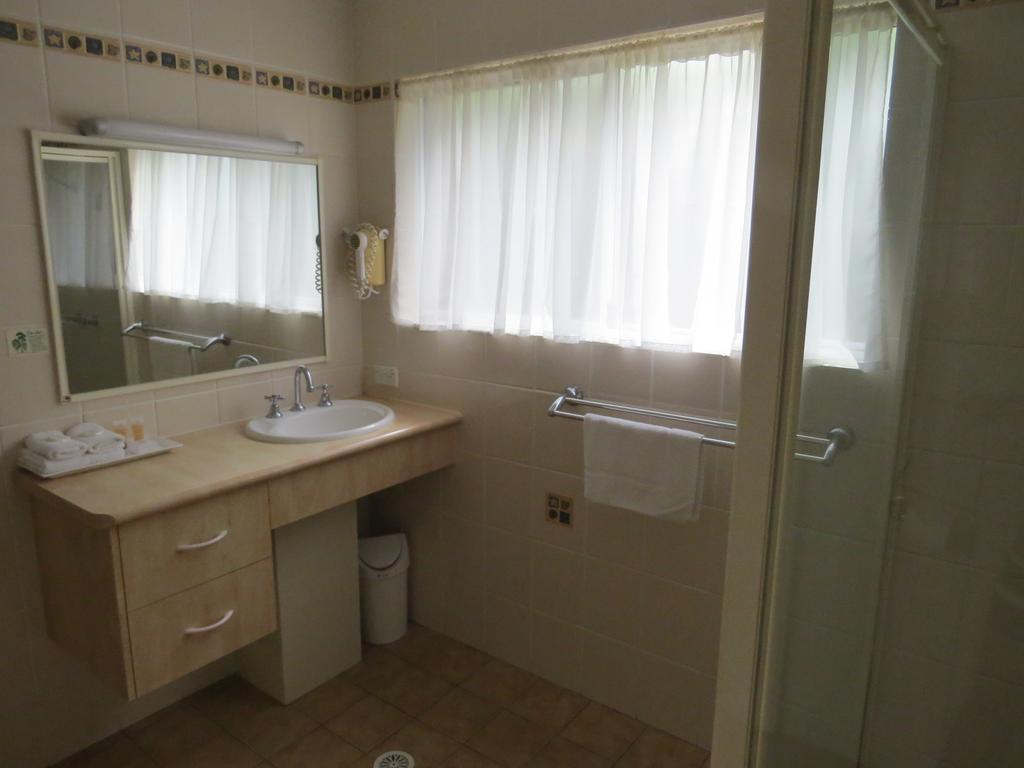 George Bass Motor Inn Nowra Room photo